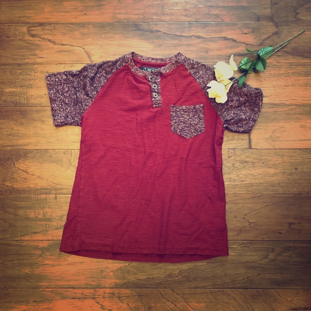 Boys Broken Threads T Shirt. Size L.